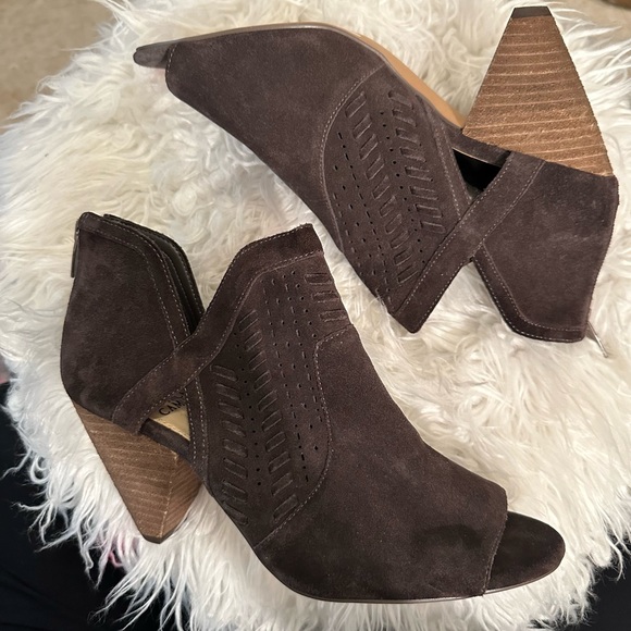 Vince Camuto Shoes - Vince Camuto Ebelin Suede
Cone-Heel Shootie Dark Grey Size 9.5